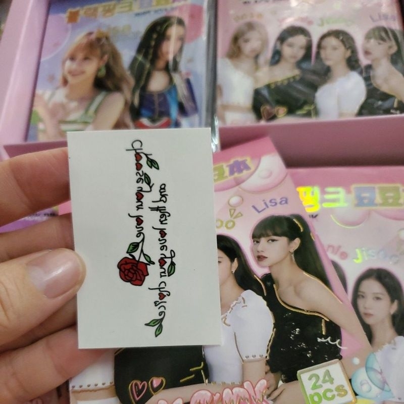 1 quyển sổ dán hình blackpink tặng kèm 1 xăm nhí
