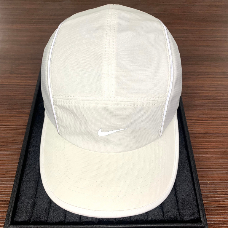 Mũ n.i.k.e vải dù / nón kết màu trắng phối nỉ dày ôm đầu phong cách trẻ trung, mạnh mẽ.
