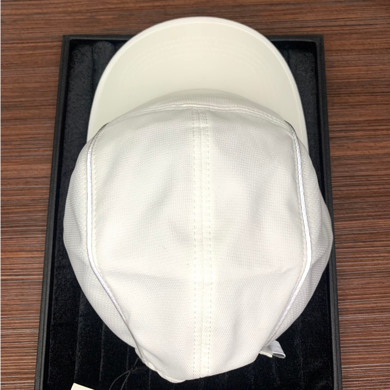 Mũ n.i.k.e vải dù / nón kết màu trắng phối nỉ dày ôm đầu phong cách trẻ trung, mạnh mẽ.