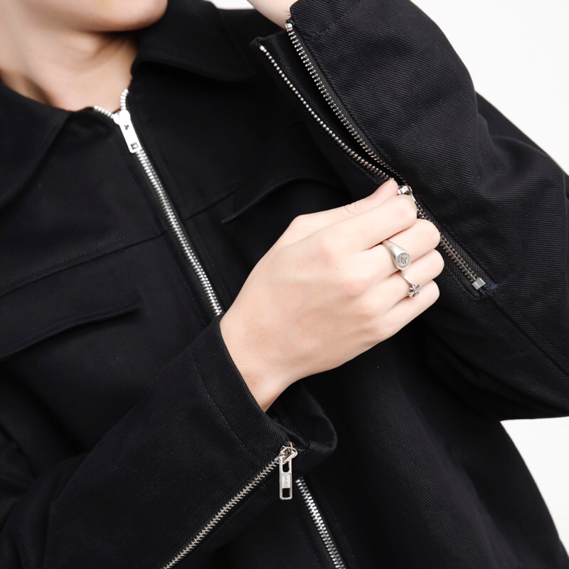 MUZE KAKI CROPPED JACKET // BLACK // Áo Khoác Dây Kéo