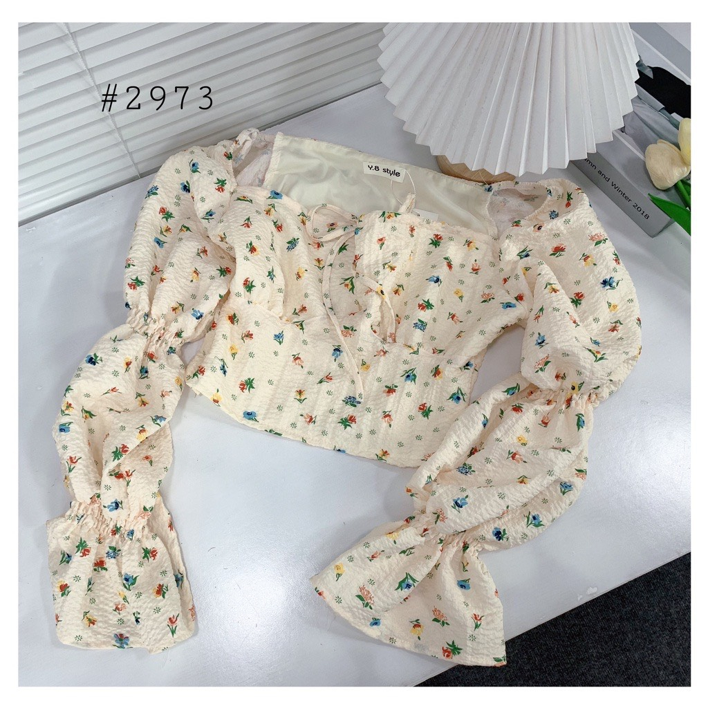 Áo croptop hoa nhí cổ vuông tay phồng