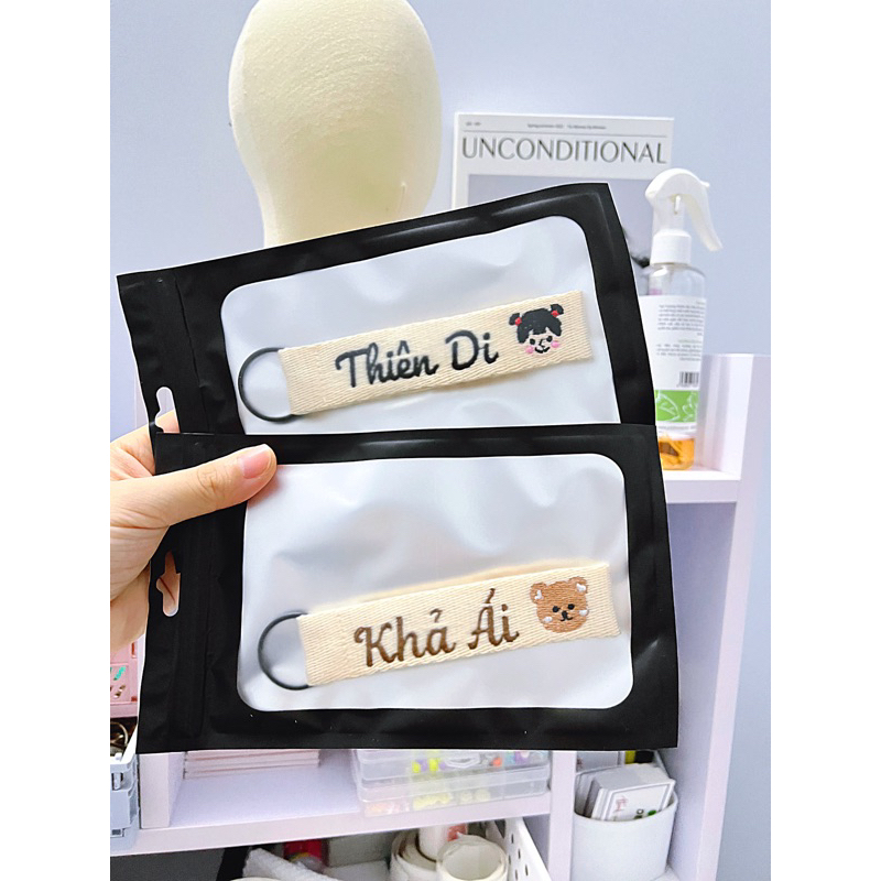 Nametag, móc khoá thêu tên bé mới