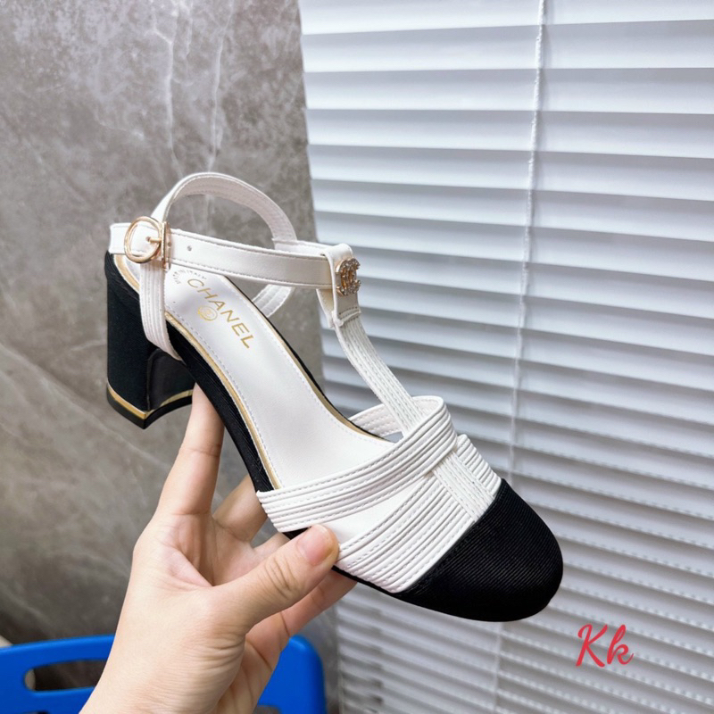 Sandan bít mũi Chà Leo siêu hot, gót trụ 7f có 2 màu đen và trắng. Hàng quảng châu cao cấp đầy đủ hộp túi