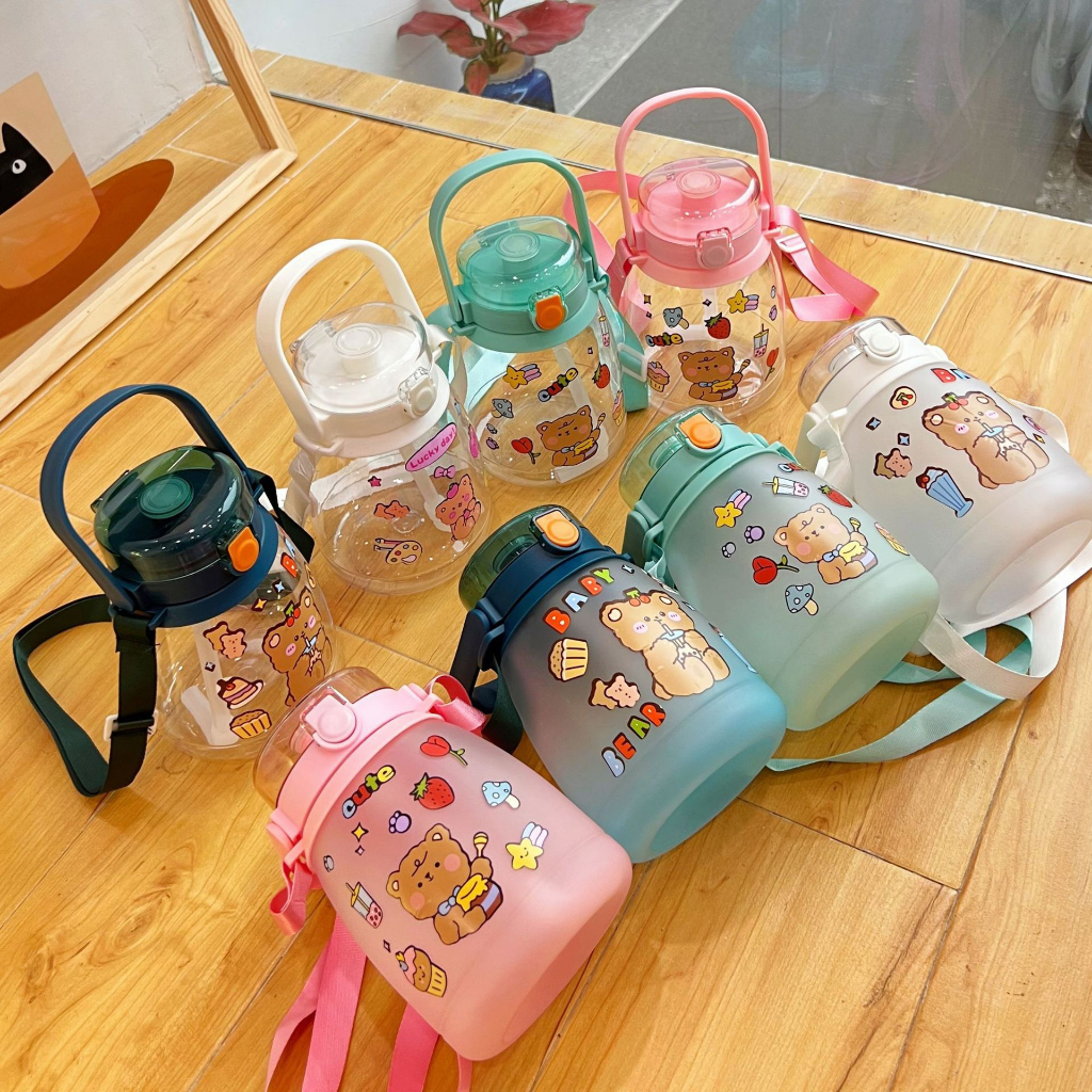 Set quà tặng Bình đựng nước uống đi học bé trai , gái có ống hút,quai đeo tặng kèm miếng sticker trang trí decor-1,5 lít