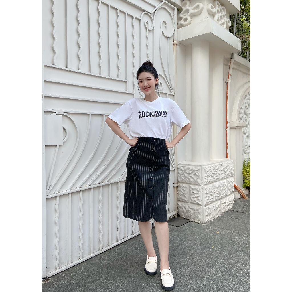 Chân váy sọc đen Phối nút chất vải dày - Lovadova 23S03C003