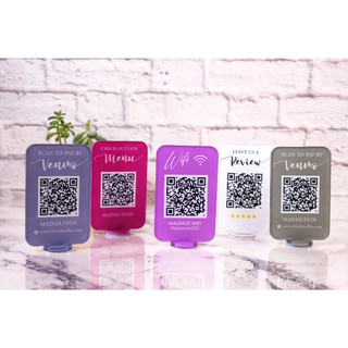 Standee qr in theo yêu cầu chất liệu mica trong suốt để bàn