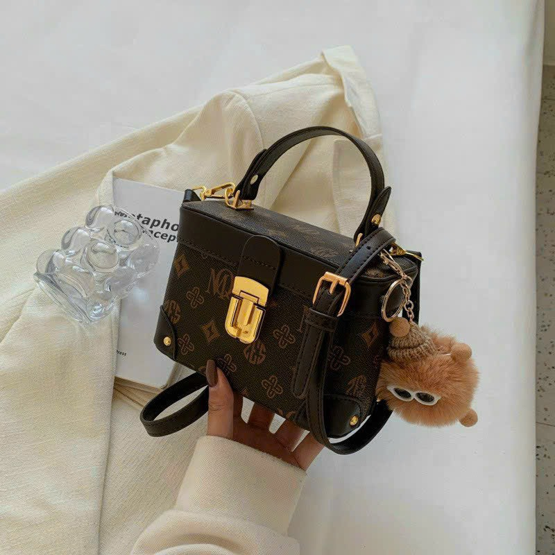 Túi cốp vuông đeo chéo xách da mềm tặng kèm móc thú