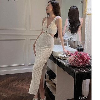 VÁY BÚT CHÌ CUT OUT EO VA PHÍA SAU 240423