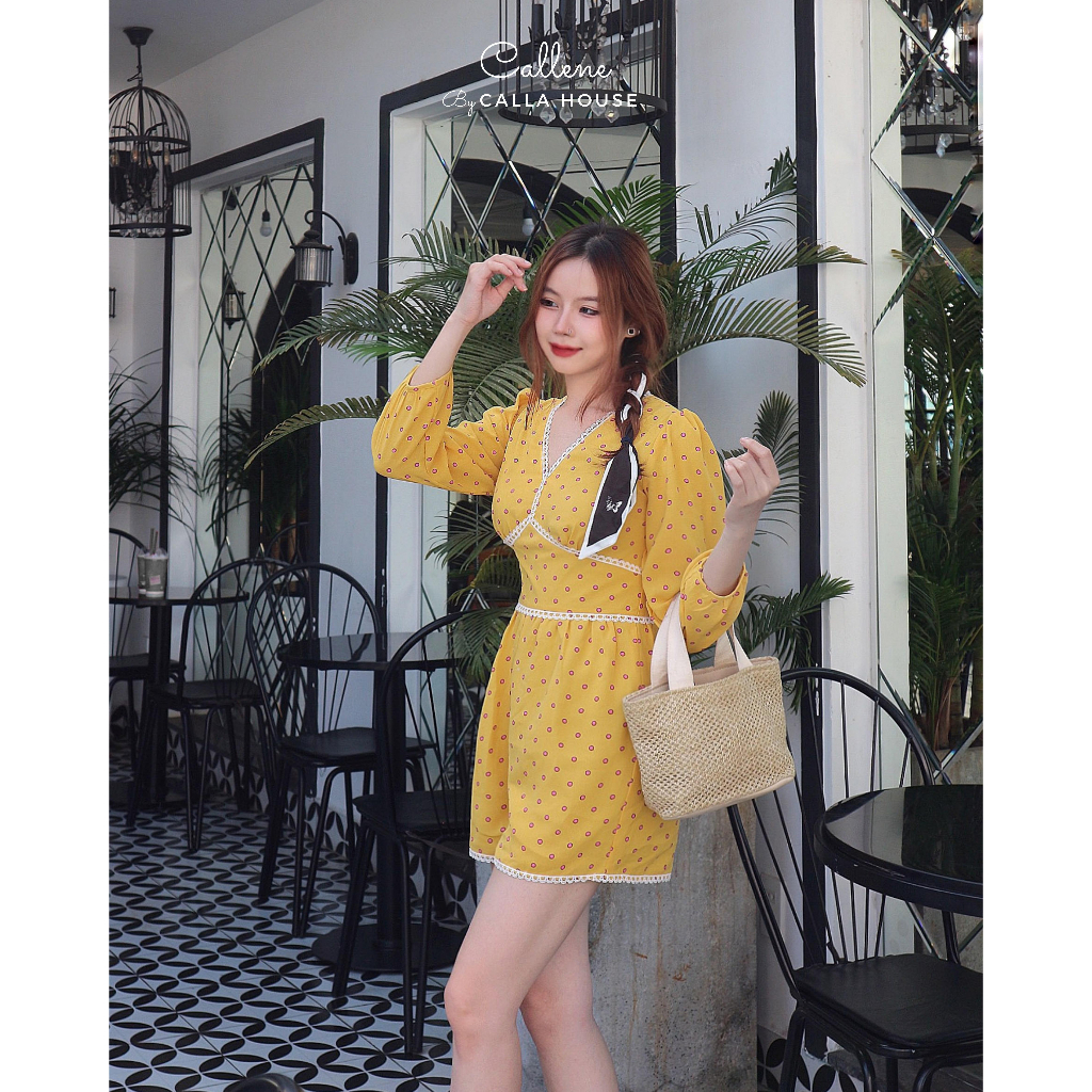 Jumpsuit nữ dáng ngắn họa tiết chấm bi vàng viền ren trắng vải Mango hoa cao cấp Callene (CC313)