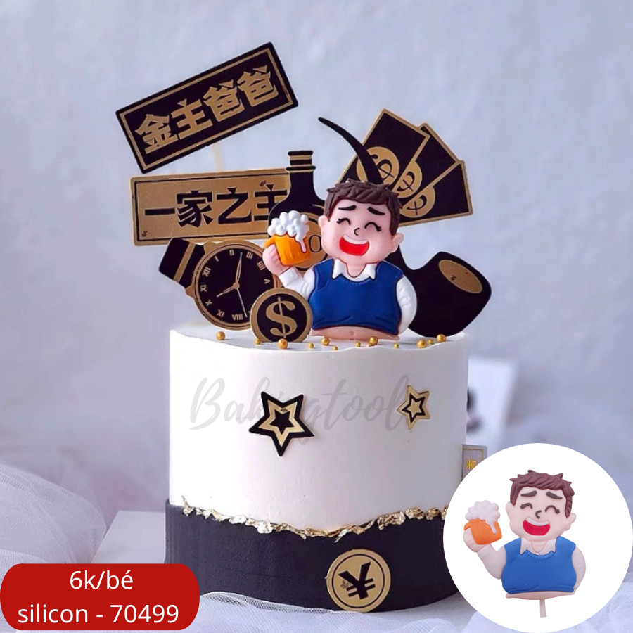 SP070499 - TRANG TRÍ BÁNH MÔ HÌNH Que Kute anh thanh niên cầm cốc bia áo xanh