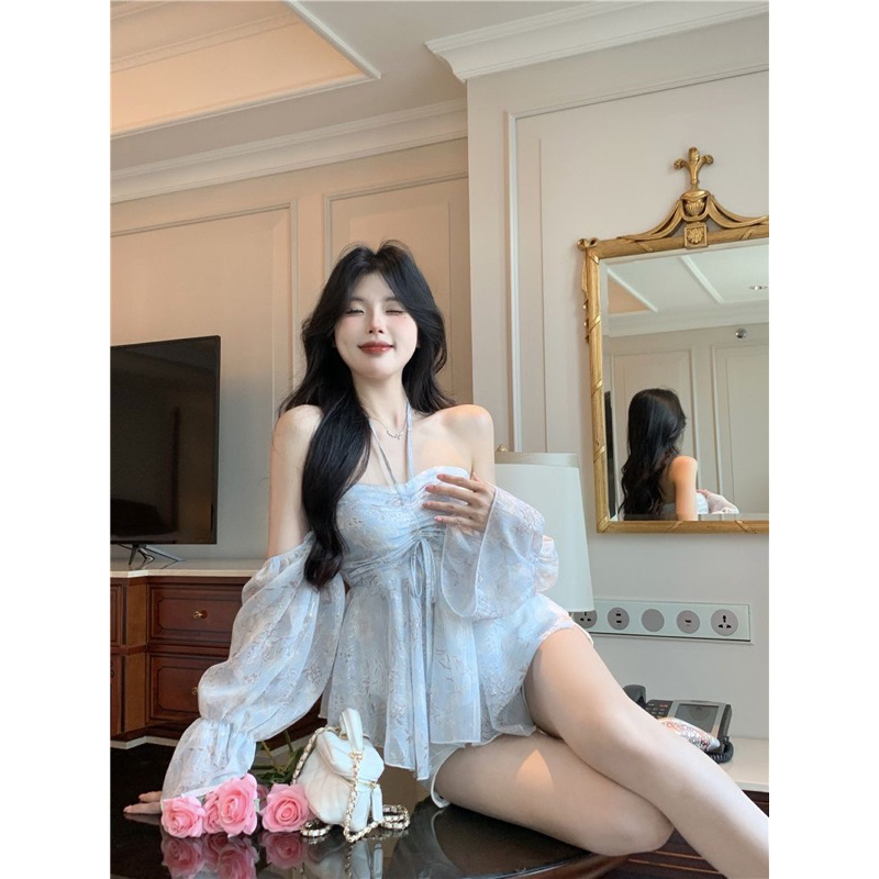 ÁO TRỄ VAI HOA BUỘC CỔ BÈO TIỂU THƯ
