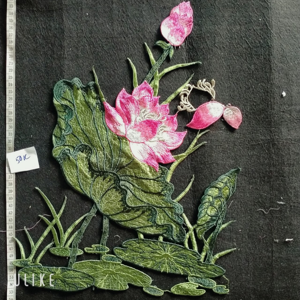 Hoa sen thêu