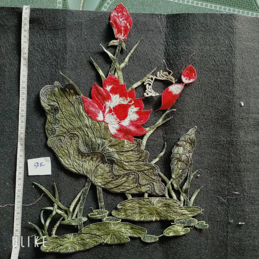 Hoa sen thêu