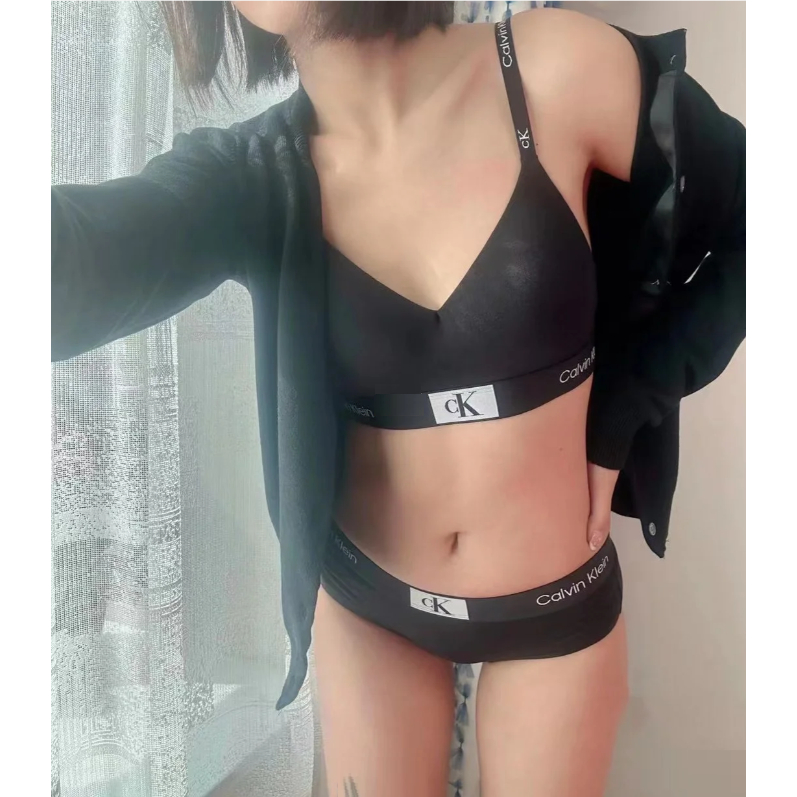Mẫu mới Jennie Calvin Klein 1996 Lightly Lined Bralette Siêu Đẹp