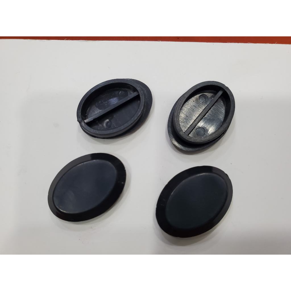 Nút nhựa xéo che chân kính Rizoma, kính H2C, kính M.view ( Chỉ khớp với kính có lỗ giống trong ảnh )