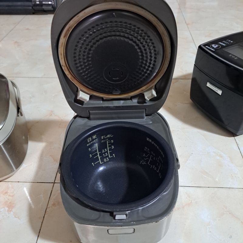 nồi cơm Panasonic cao tần hình thức đẹp xoong đẹp lung linh dầy