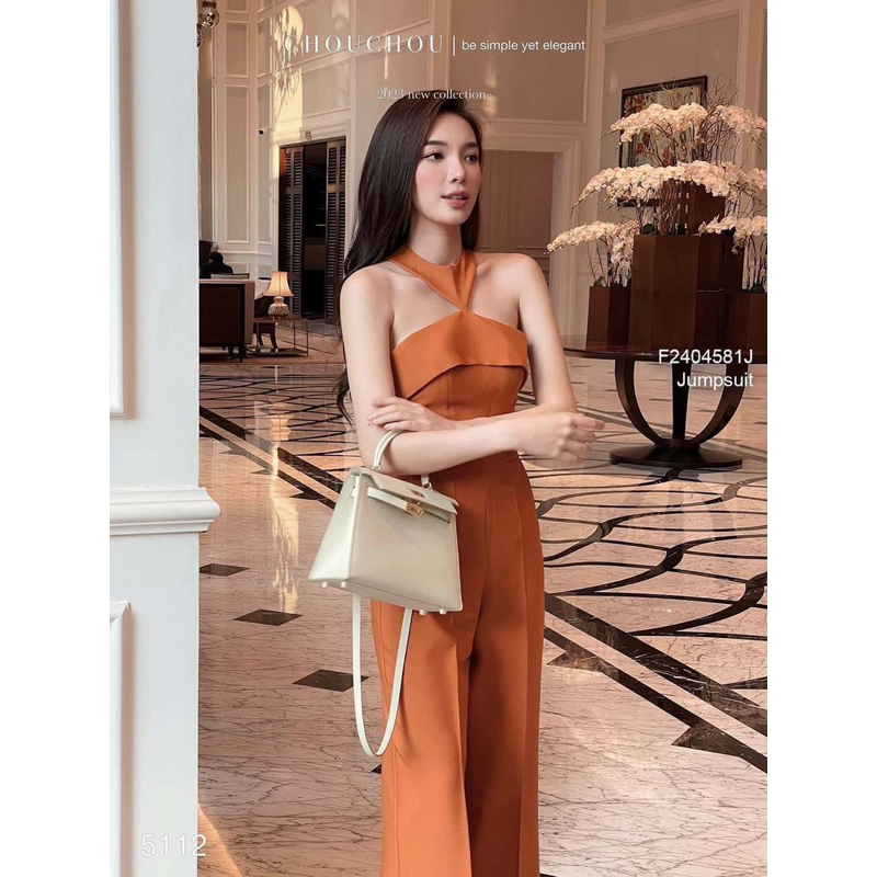 Jumpsuit dài ống suông cổ yếm cách điệu hở lưng! 265k