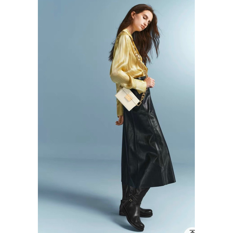 Túi Charles and keith đeo vai hình hộp Chain Strap Boxy