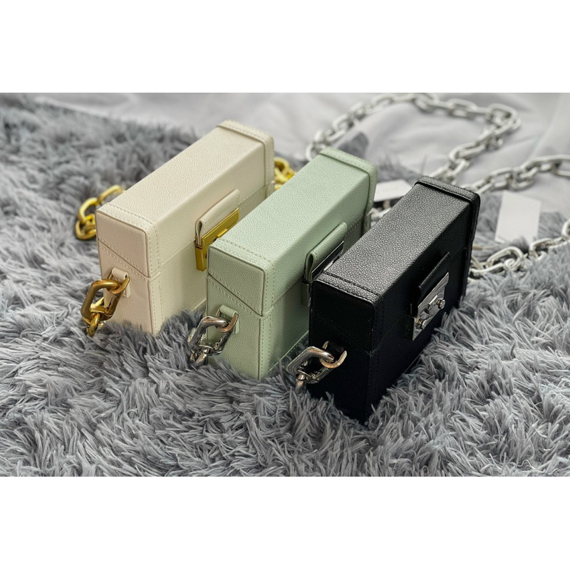 Túi Charles and keith đeo vai hình hộp Chain Strap Boxy