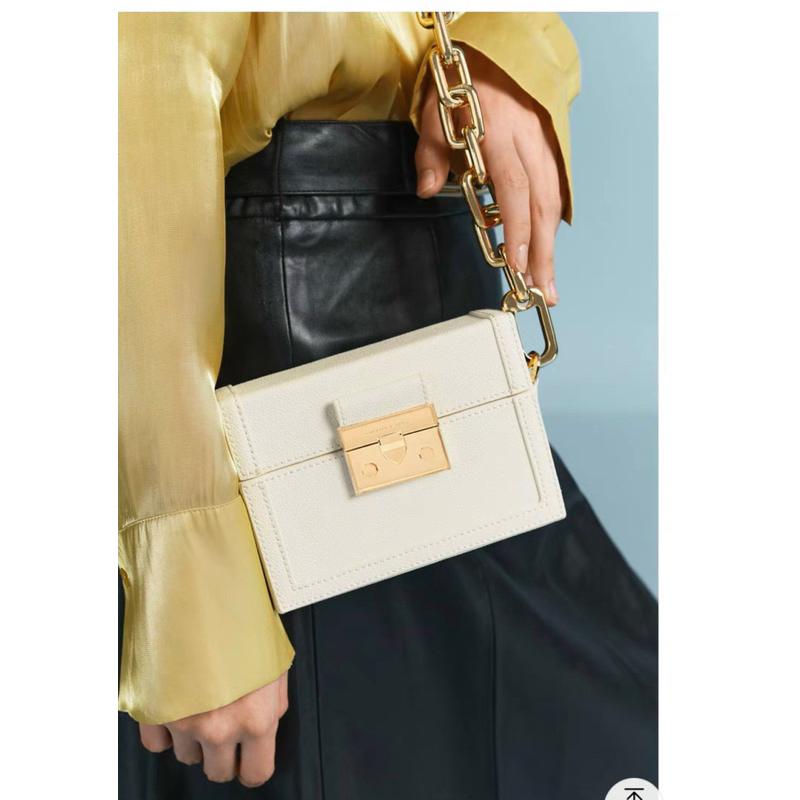 Túi Charles and keith đeo vai hình hộp Chain Strap Boxy