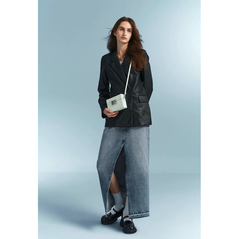 Túi Charles and keith đeo vai hình hộp Chain Strap Boxy