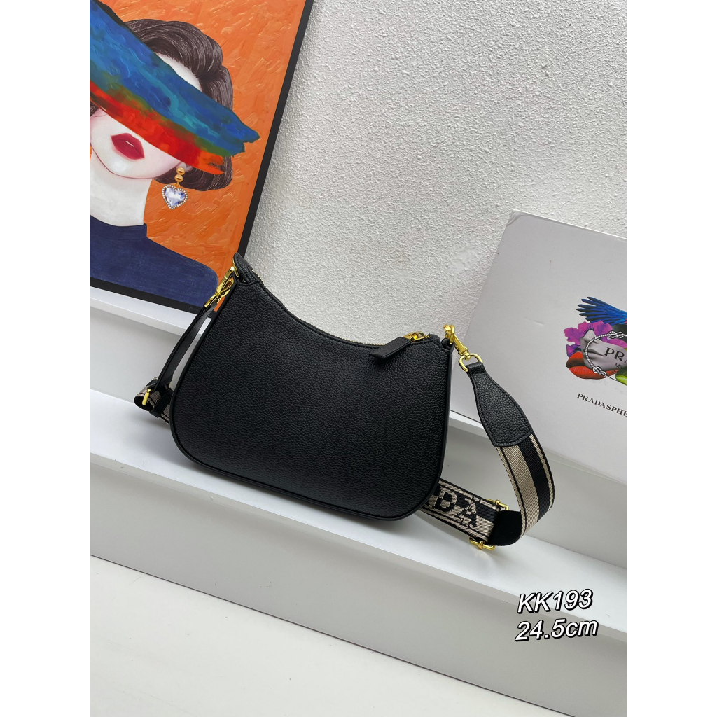 Túi đeo chéo nữ Prada trang trí logo sành điệu