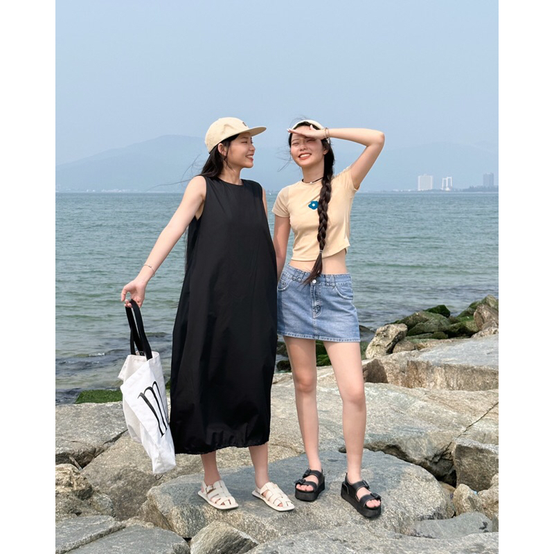 Áo thun dáng ngắn hình hoa thêu xù - DELYN