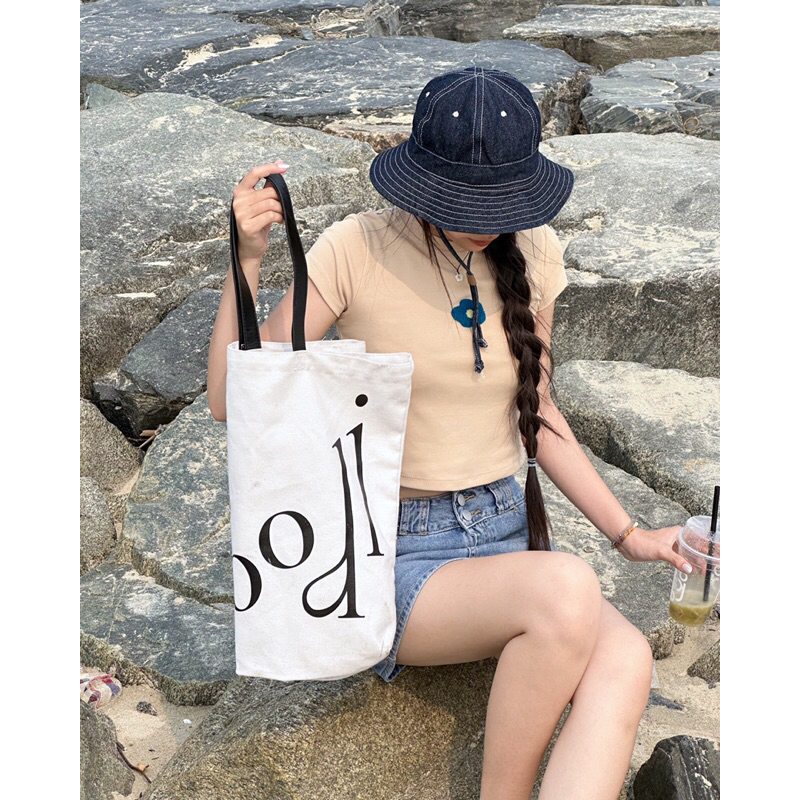 Áo thun dáng ngắn hình hoa thêu xù - DELYN