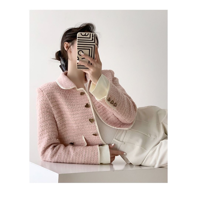 (sẵn) Áo khoác dạ tweed hồng form ngắn viền trắng phối cúc tim phong cách Hàn Quốc sang chảnh