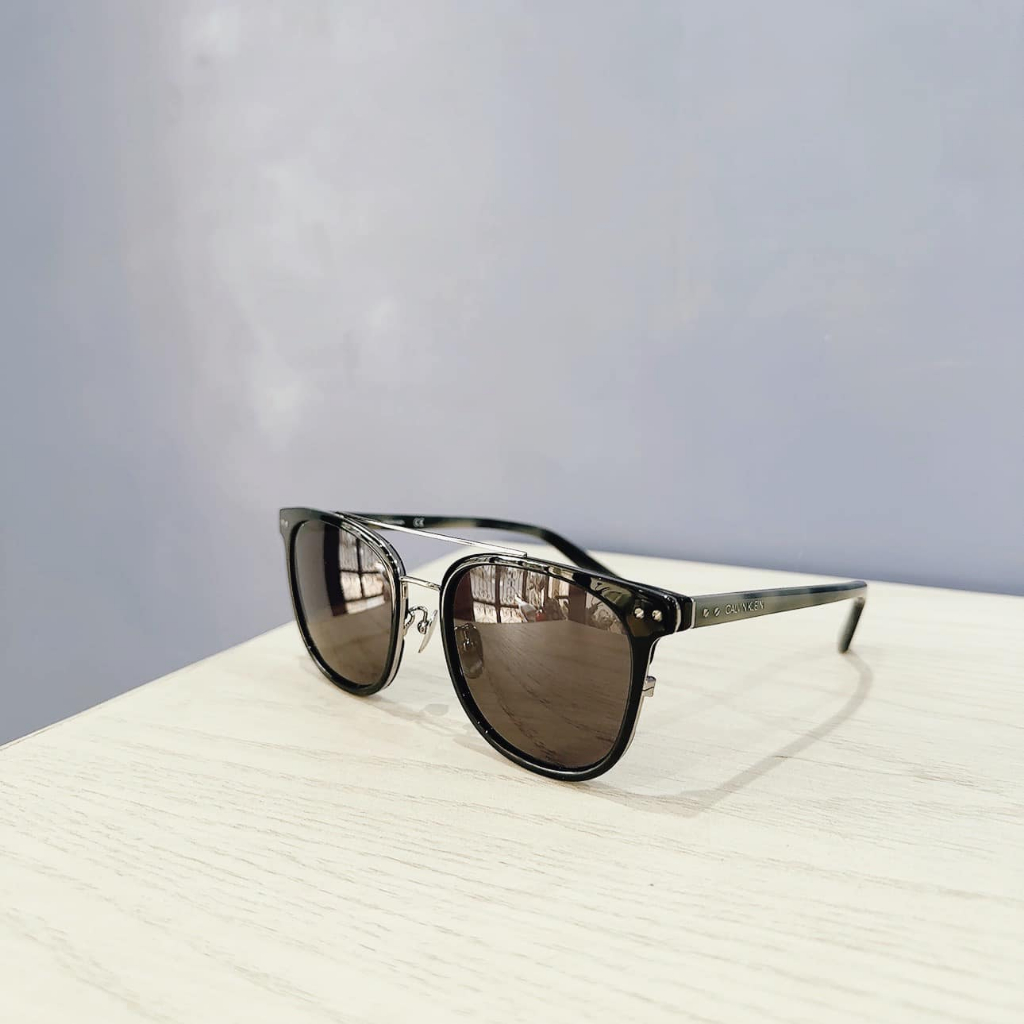 Kính mát Calvin Klein gọng đen, mắt xám, dáng vuông	 CK18517SA 001