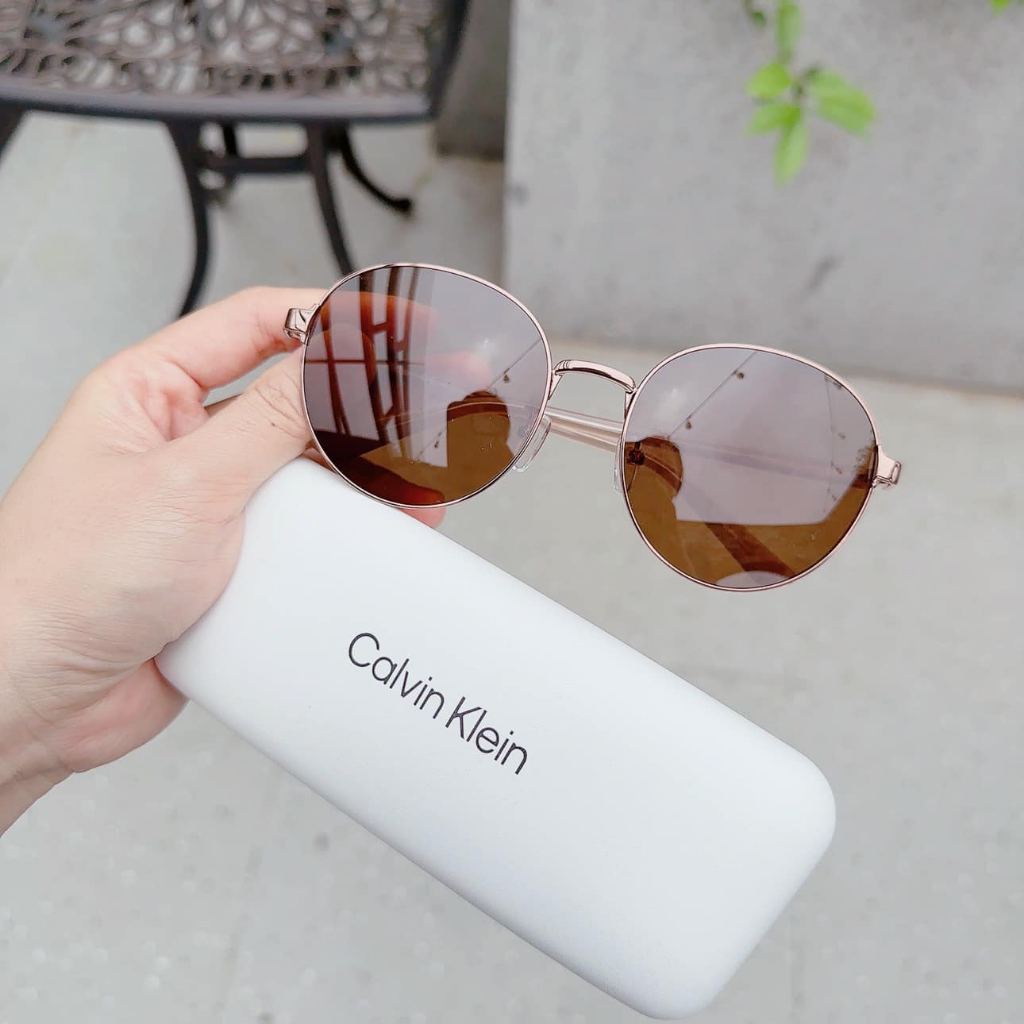 Kính mát Calvin Klein dáng tròn, gọng rose gold, mắt nâu trà CK18301SK 781