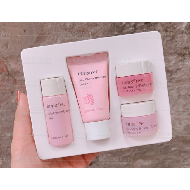 Bộ Dưỡng Ẩm Và Nâng Tone Da Innisfree Jeju Cherry Blossom Speacial Kit