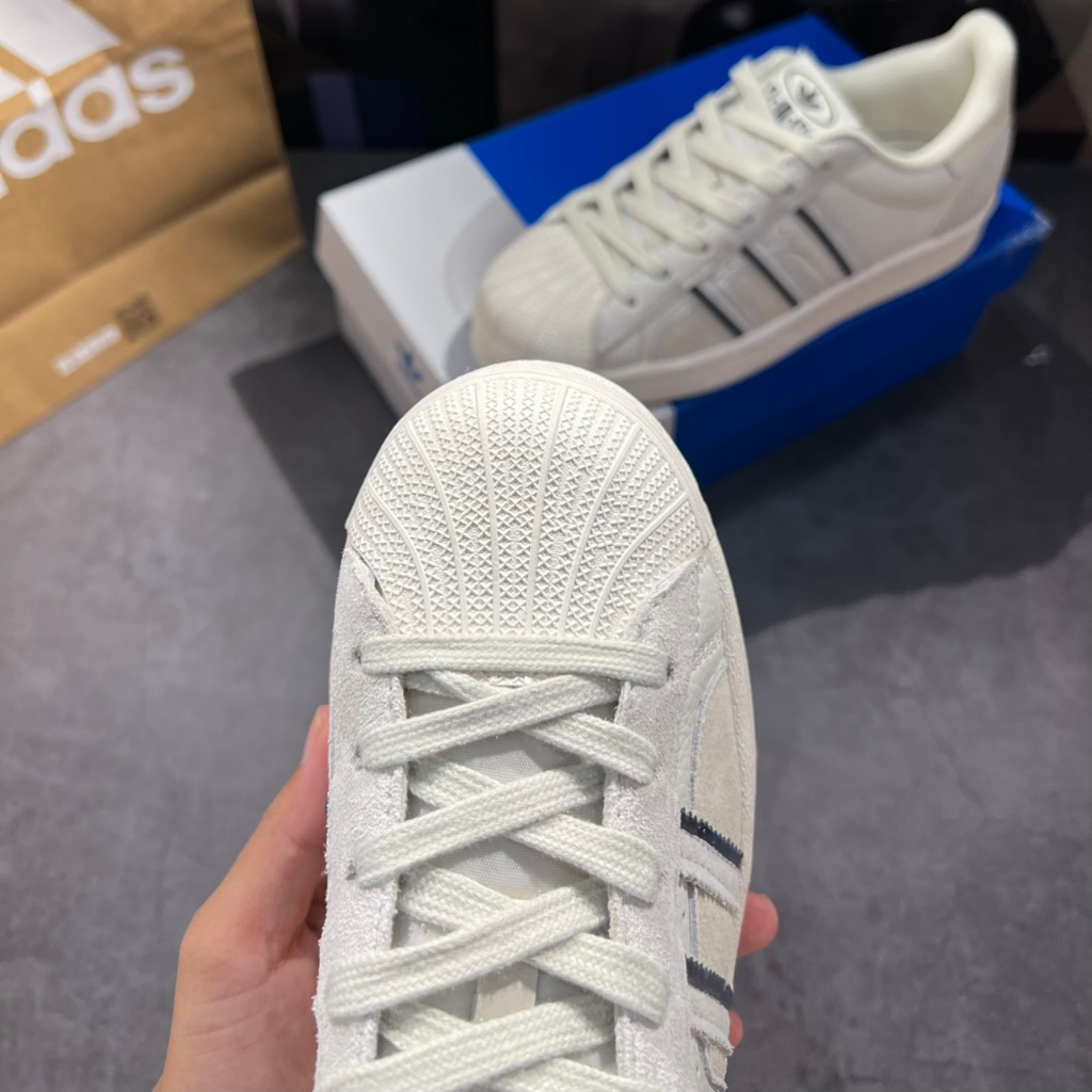 Giày Thể Thao Adidas Sò Xám Gót Đỏ Hàng SC ,Giày Superstar Cloud White Mũi Sò Xám Da Lộn Aluminium Vivid Red