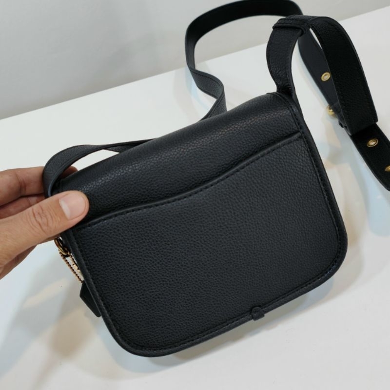 Túi C0ACH®: Tabby Messenger 19 da cao cấp tạo nét thanh lịch, tao nhã