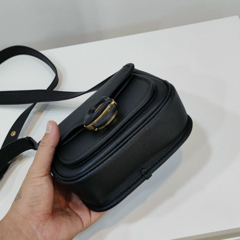 Túi C0ACH®: Tabby Messenger 19 da cao cấp tạo nét thanh lịch, tao nhã