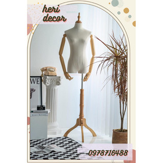 Manocanh thiết kế tay nhựa giả gỗ chân 3 Sao