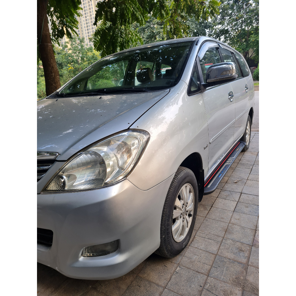 Bậc Lên Xuống, Bệ Bước Chân Xe Toyota Innova đời 2005 - 2016. Nhôm đúc nguyên khối. Siêu KM