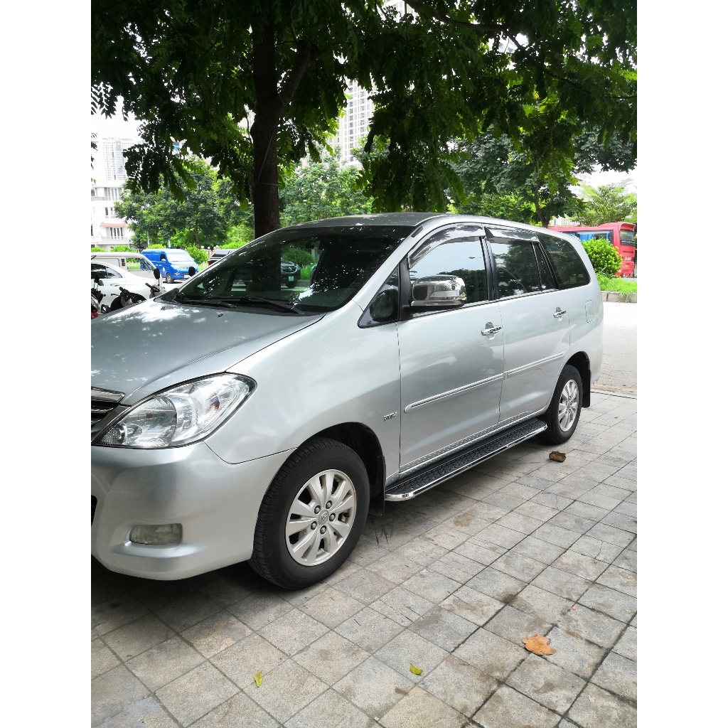 Bậc Lên Xuống, Bệ Bước Chân Xe Toyota Innova đời 2005 - 2016. Nhôm đúc nguyên khối. Siêu KM