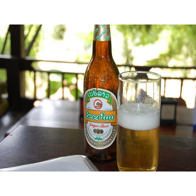 Bia Vàng Lào Premium Lager 5% chai 330ml