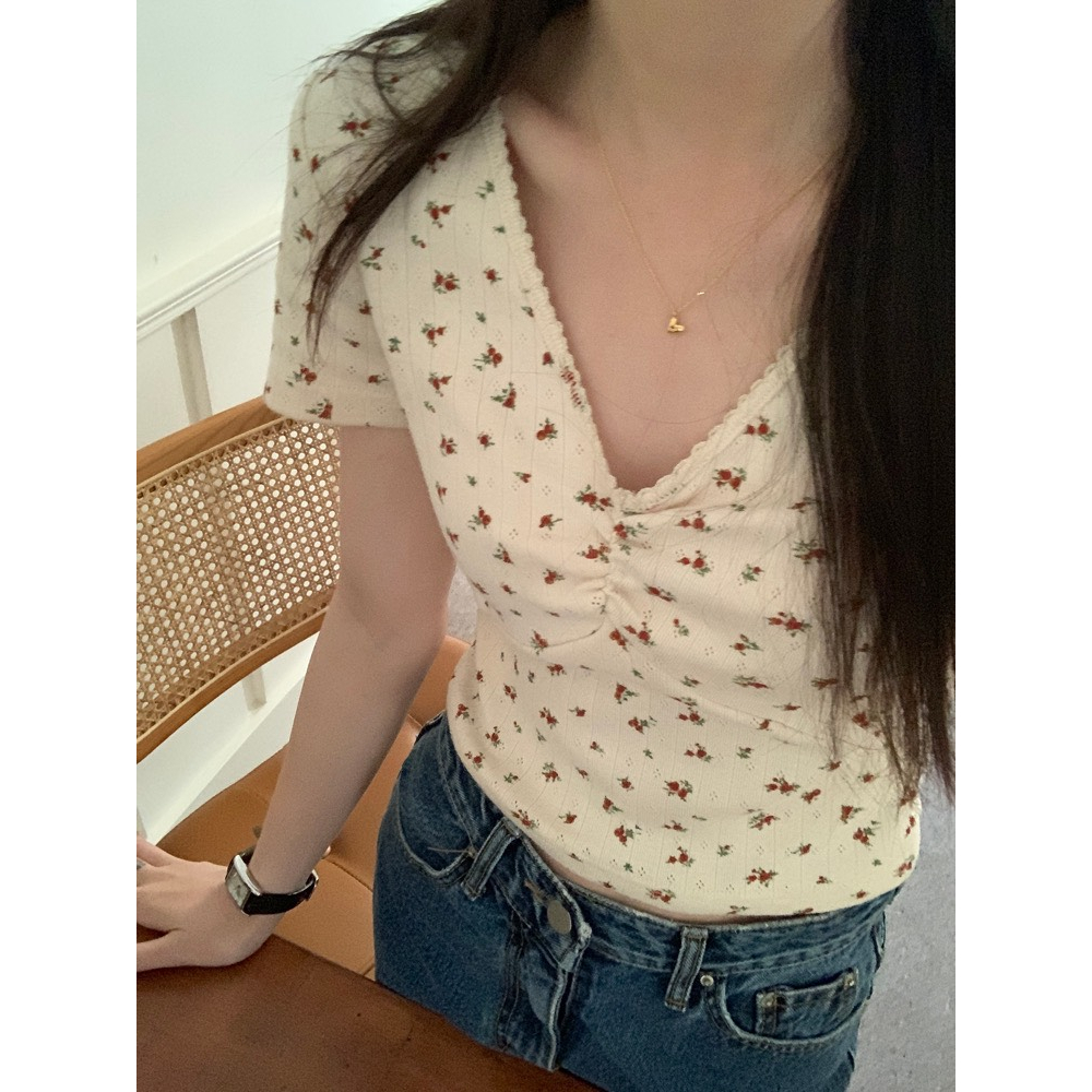 Nini Top | Áo thun cổ tim phối ren Machi.clo