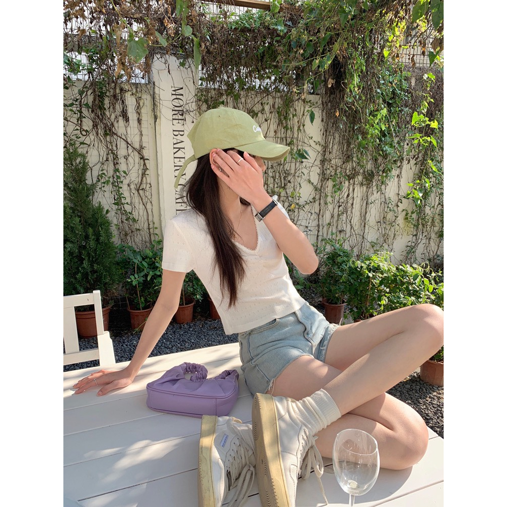 Nini Top | Áo thun cổ tim phối ren Machi.clo