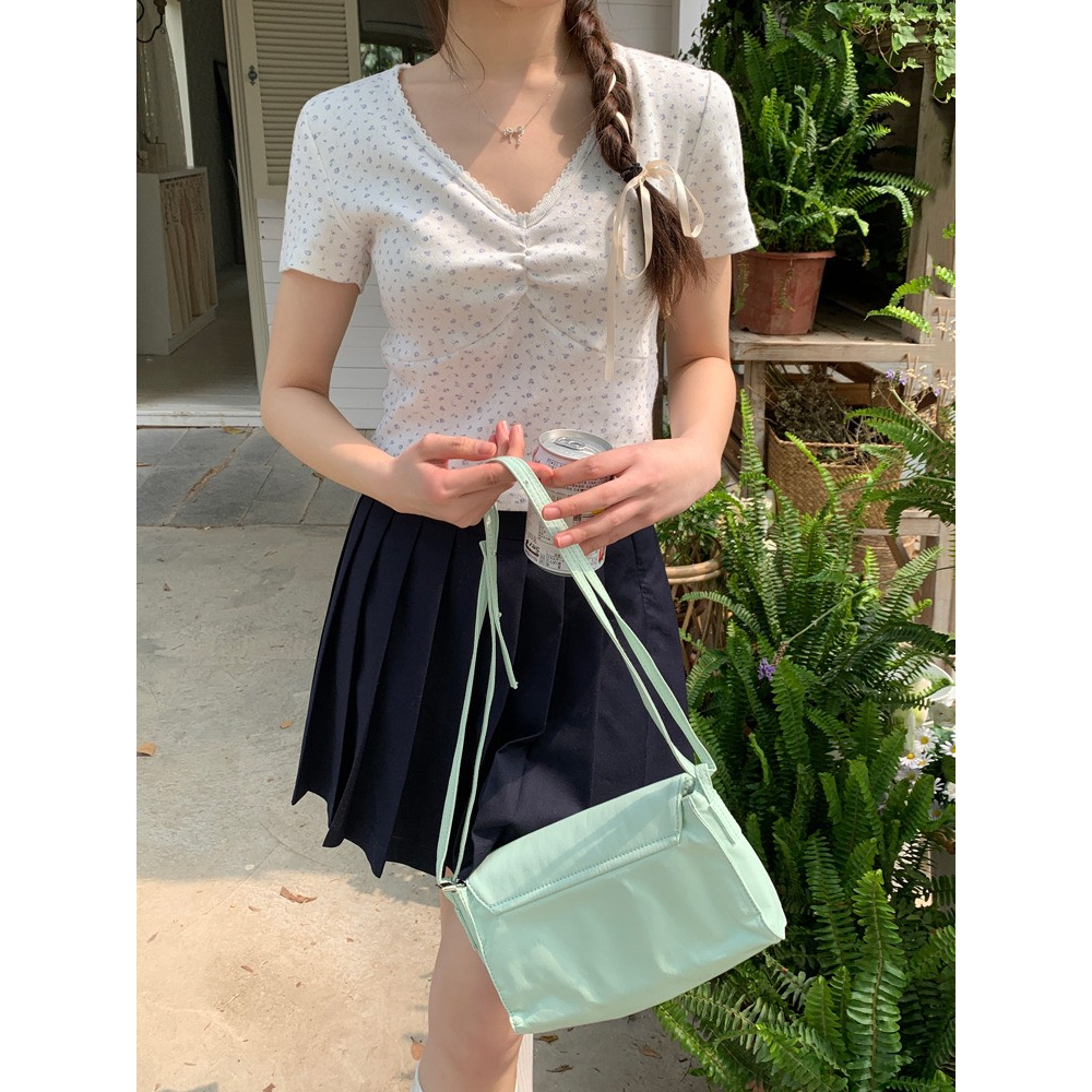 Nini Top | Áo thun cổ tim phối ren Machi.clo