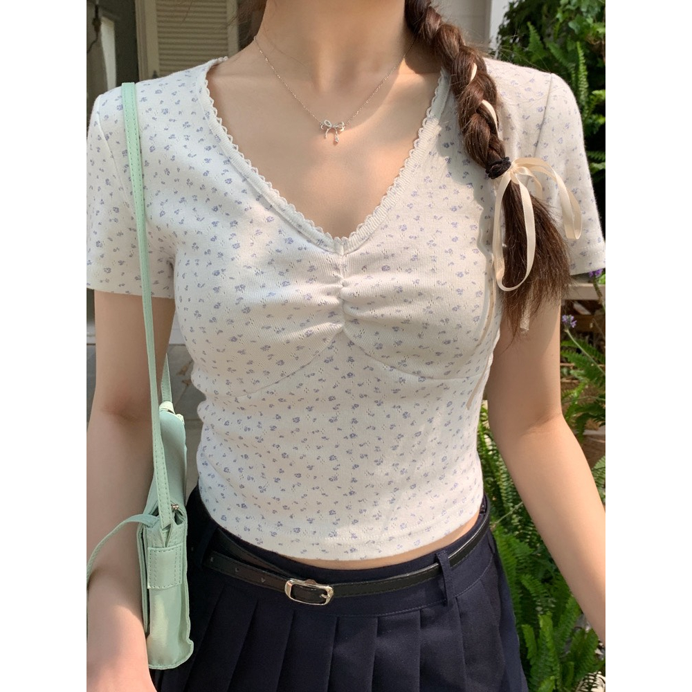 Nini Top | Áo thun cổ tim phối ren Machi.clo