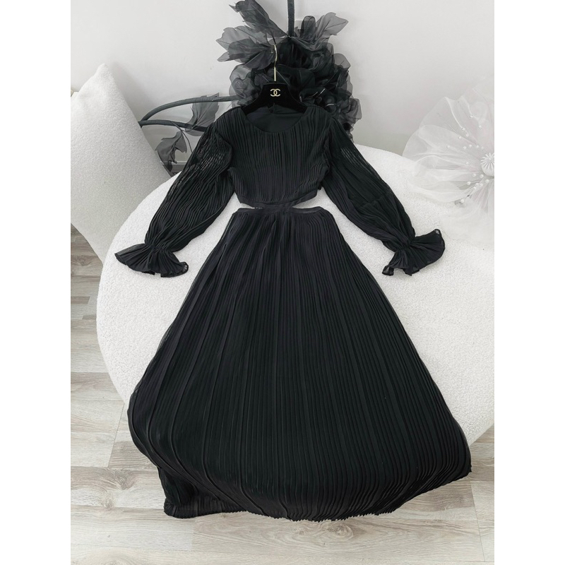 ĐẦM MAXI ĐEN XẾP LY TAY LOE CUT-OUT EO