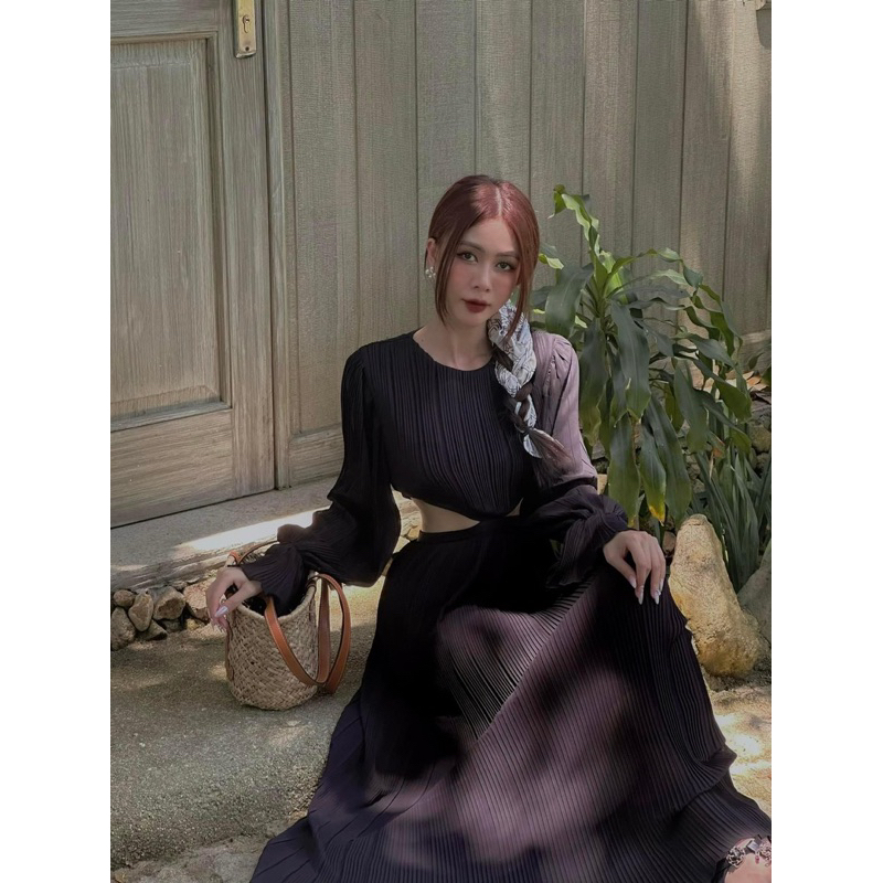 ĐẦM MAXI ĐEN XẾP LY TAY LOE CUT-OUT EO