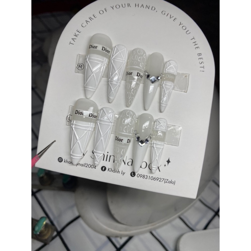 Nailbox thiết kế thương hiệu đính đá