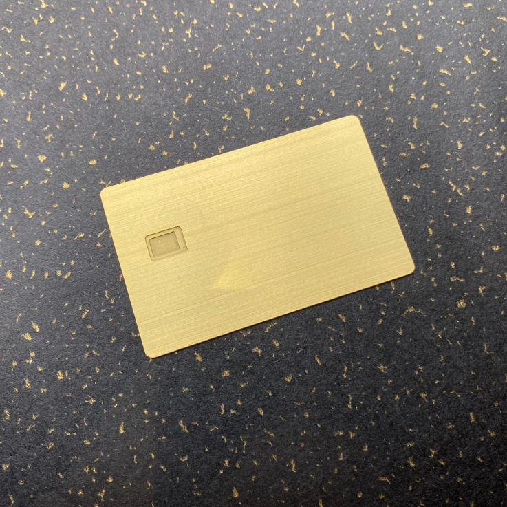 THANH LÝ PHÔI THẺ ATM THẺ TÍN DỤNG BẰNG KIM LOẠI TRƠN - MÀU VÀNG XƯỚC  - THẺ XƯỚC NHẸ PHẦN MÉP