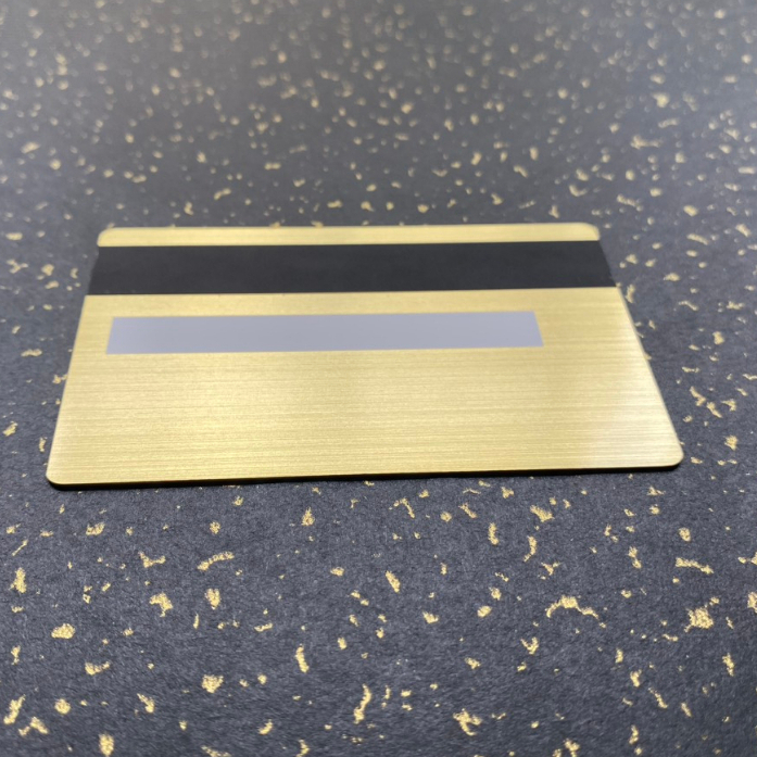 THANH LÝ PHÔI THẺ ATM THẺ TÍN DỤNG BẰNG KIM LOẠI TRƠN - MÀU VÀNG XƯỚC  - THẺ XƯỚC NHẸ PHẦN MÉP