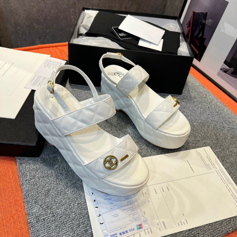 sandal đế nằng hot điên đảo đẹp xinh xỉu lun ạ. hàng qccc fullbox ảnh thật