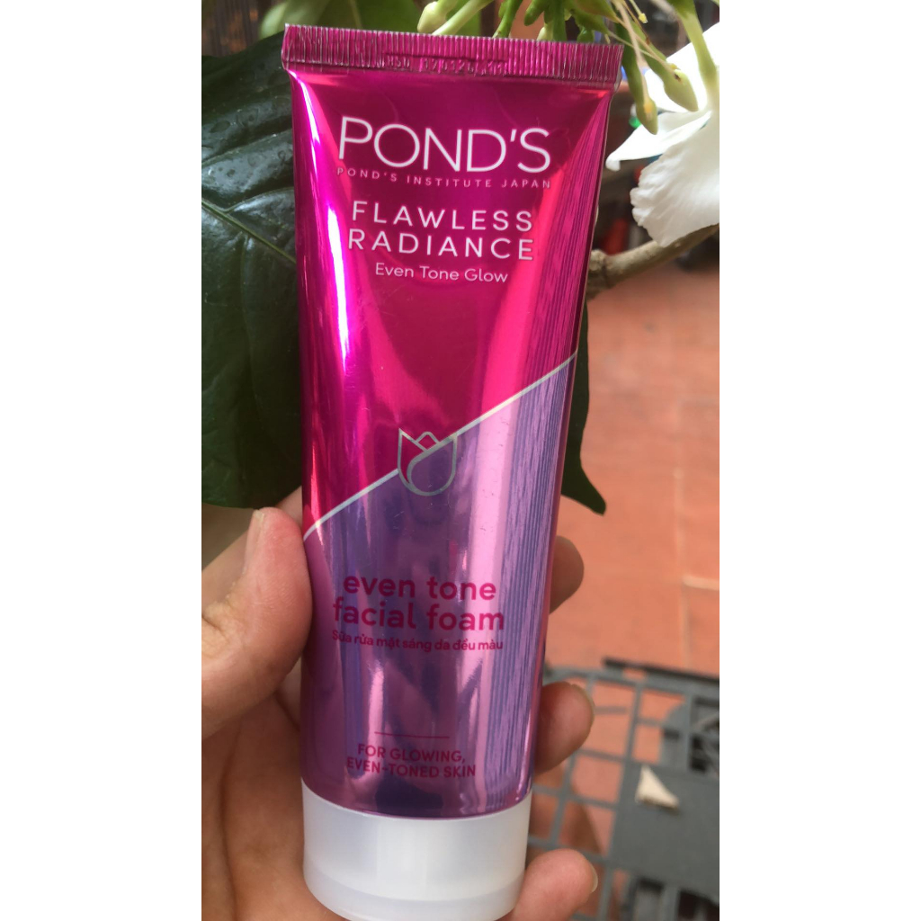 Sữa Rửa Mặt Sáng Da Pond's Flawless White (100g)